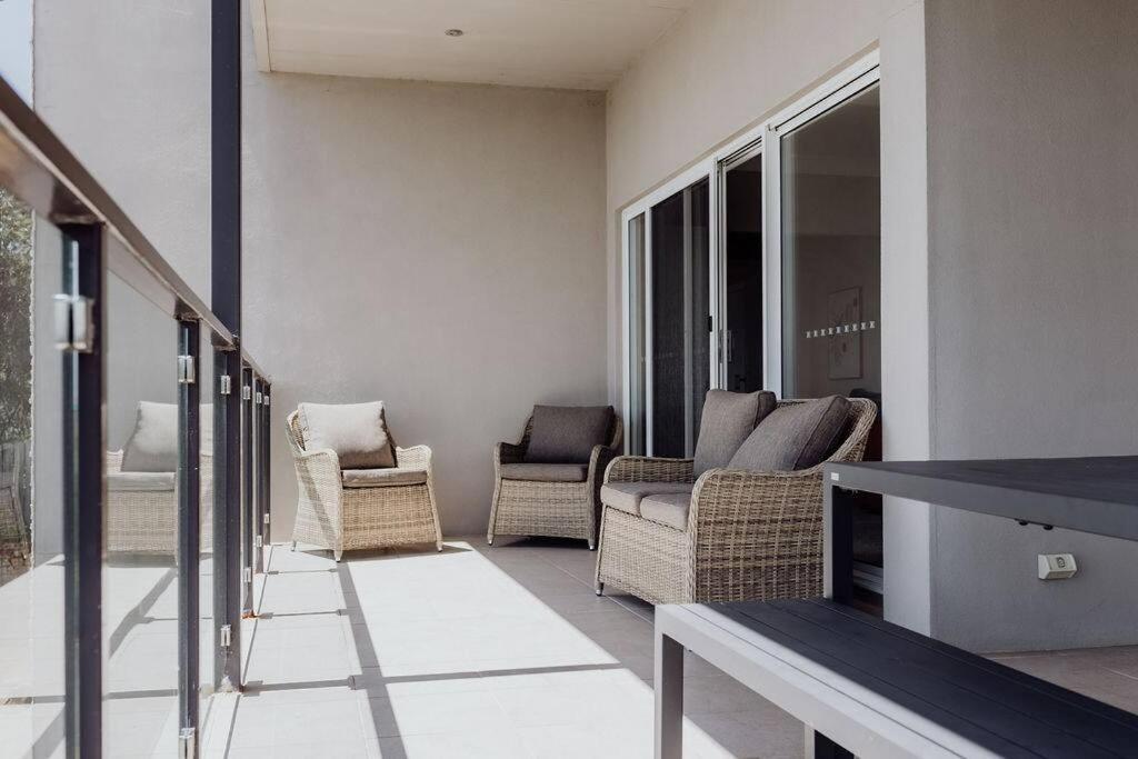 Apartment On James Bicheno Exterior photo